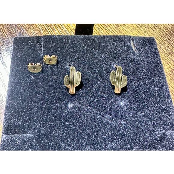 Cactus Gold Plated Stud Earrings Fashion Jewelry - Picture 2 of 3